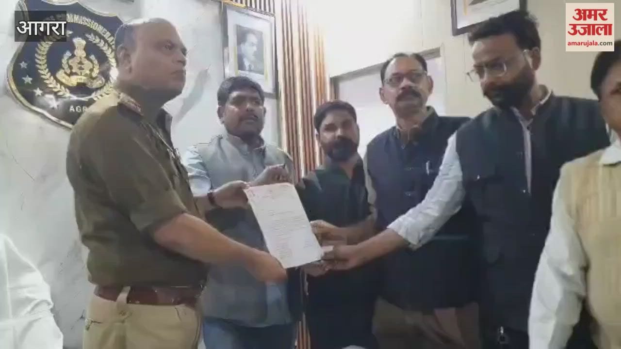 Congress workers protest against chief election commissioner in Agra