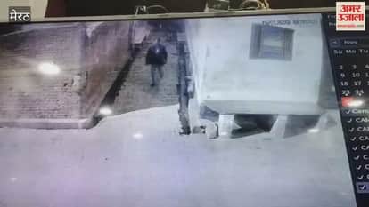 Meerut: Stopping a youth who was abusing outside the house proved costly, he was accused of breaking the car window and assaulting him