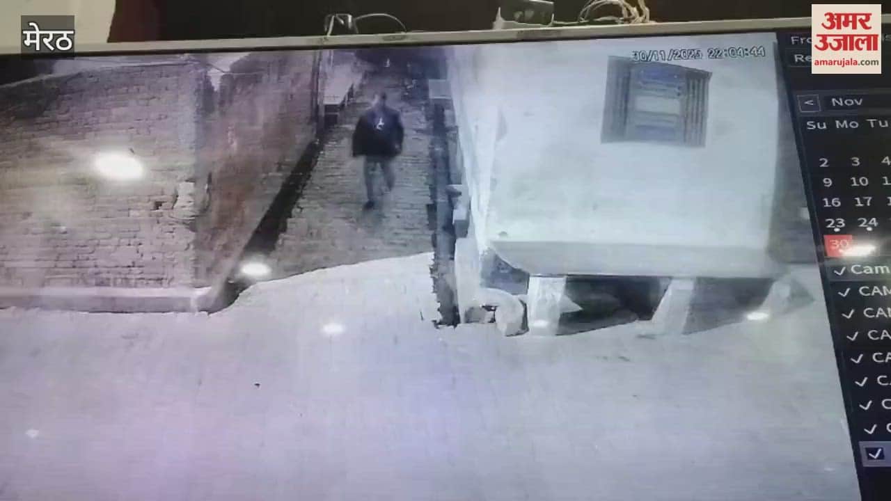 Meerut: Stopping a youth who was abusing outside the house proved costly, he was accused of breaking the car window and assaulting him