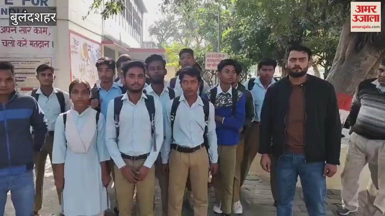 Principal threatens and students protest over fee collection in Jahangirabad
