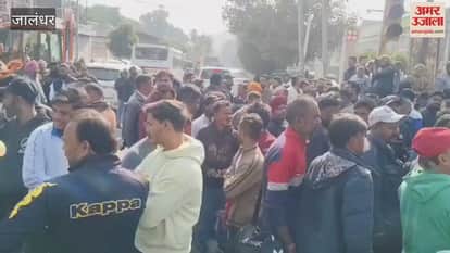 In Jalandhar workers protest in front of MC Commissioner and Mayor office