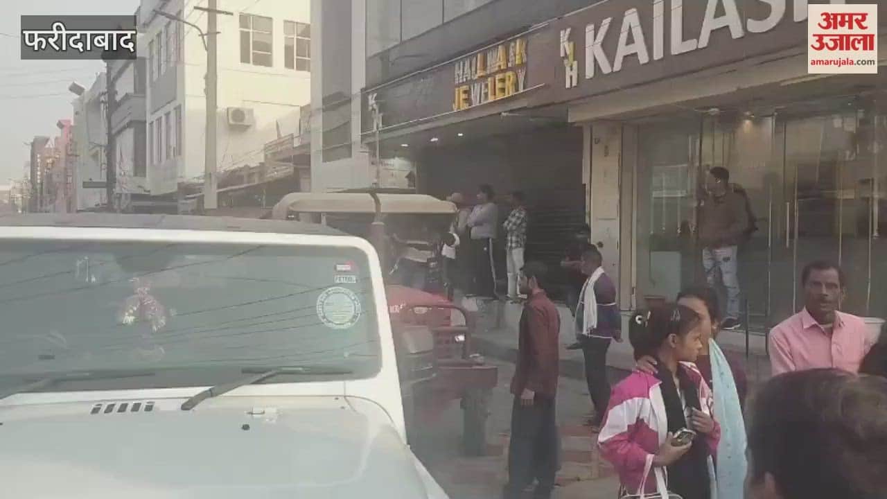 Municipal Corporation action against encroachment in NIT one market in faridabad