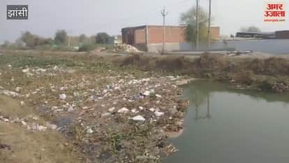 Jhansi: Water released from Saprar dam into canal in Mauranipur without cleaning