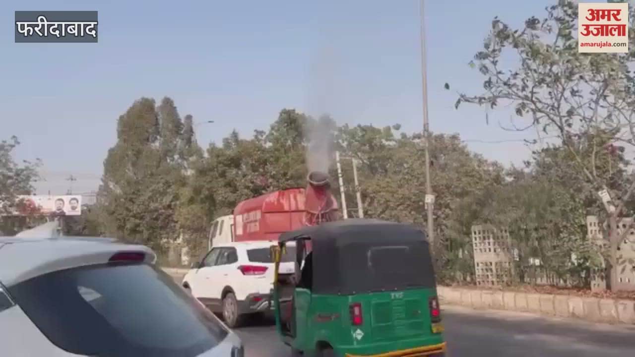 Faridabad Pollution Spraying is being done with anti-smog gun machine in Faridabad