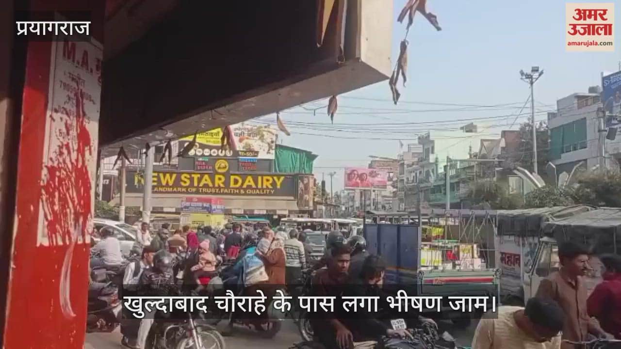 A massive traffic jam occurred near Khuldabad intersection, leaving commuters stranded for hours