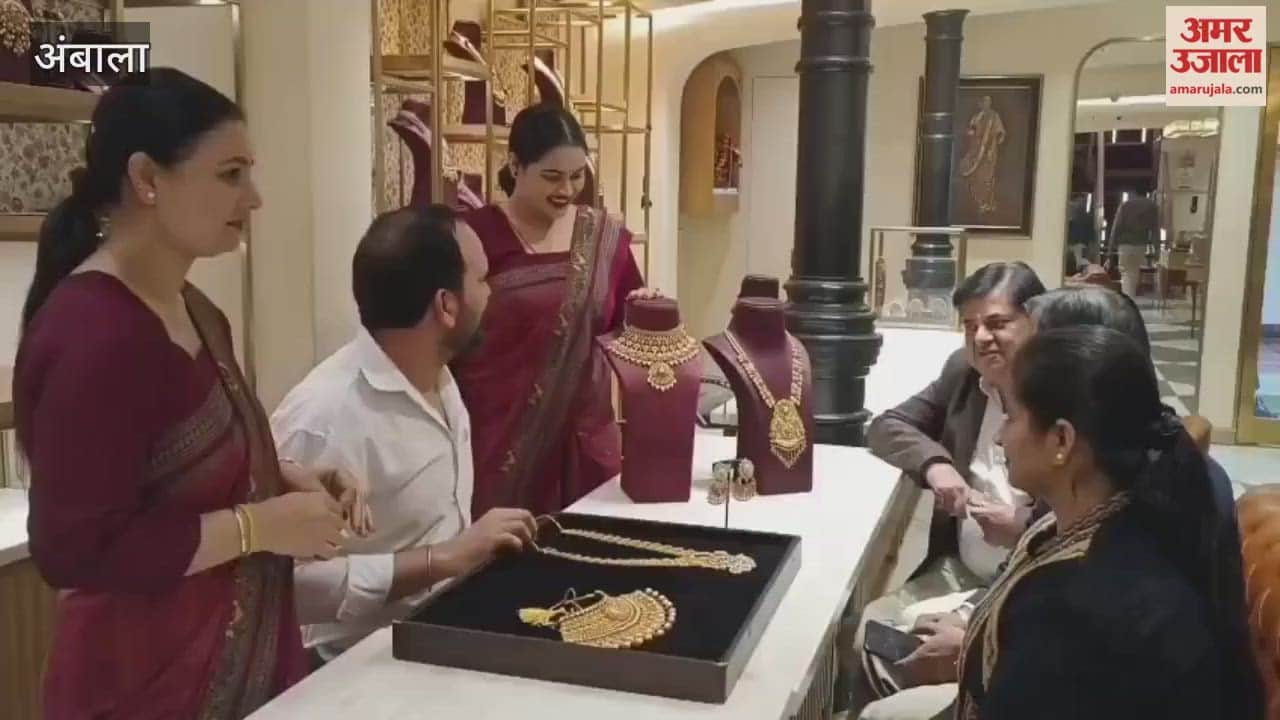 Customers in Ambala are liking light gold and diamond jewellery, and the craftsmanship of the South is also being appreciated