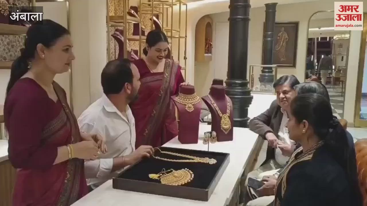 Customers in Ambala are liking light gold and diamond jewellery, and the craftsmanship of the South is also being appreciated