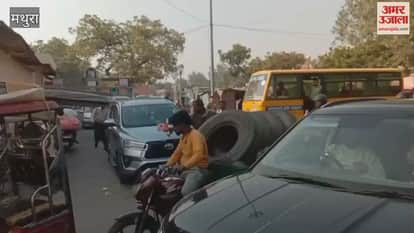 young man was beaten up for helping in clearing jam