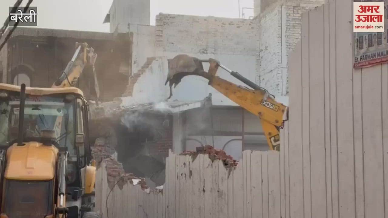 BDA bulldozer action taken on marriage hall of SP leader in Bareilly