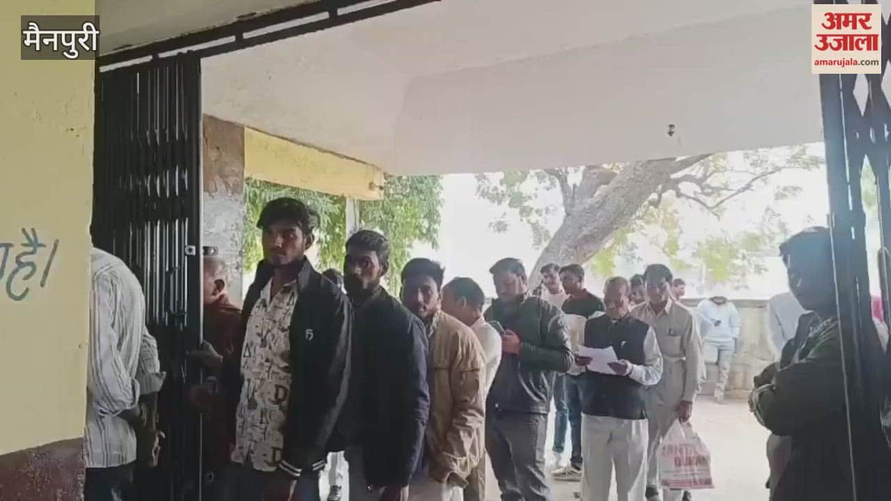 Queues for getting driving licences at ARTO office