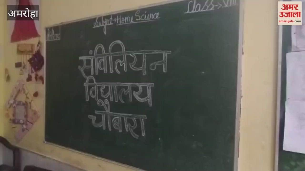 परिषदीय विद्यालय में छात्राओं को देसी खाद्य पदार्थ बनाना सिखाया