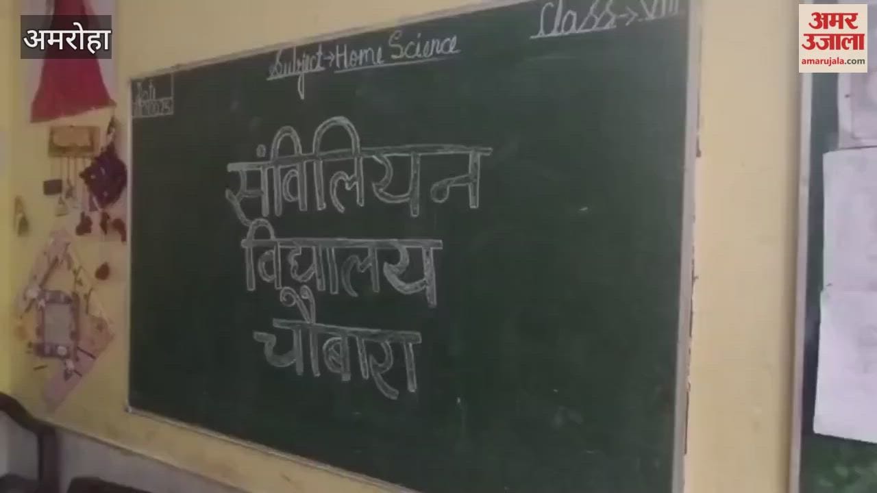 परिषदीय विद्यालय में छात्राओं को देसी खाद्य पदार्थ बनाना सिखाया