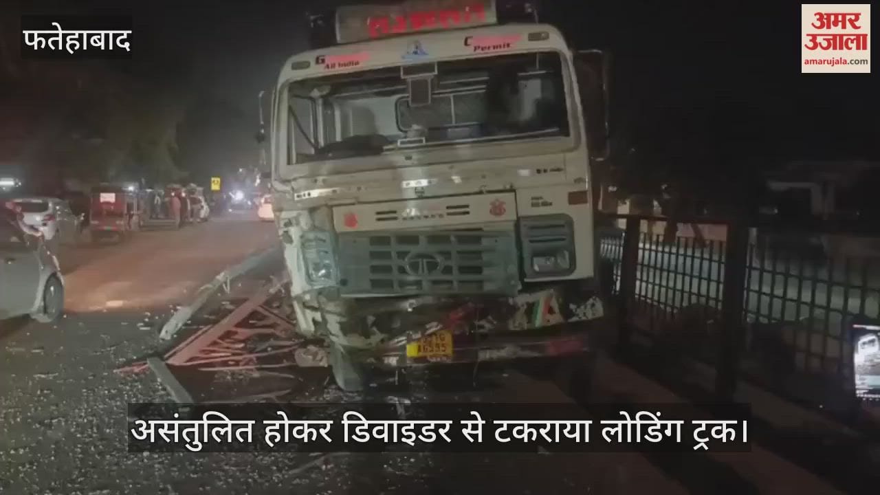 loading truck lost balance and collided with the divider