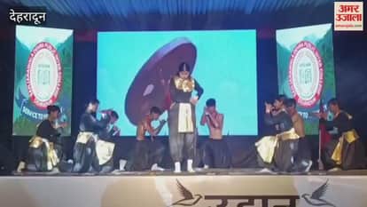 Annual function celebrated with great pomp in Dehra Public School, students gave wonderful performances.