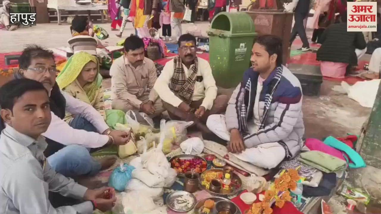 devotees took a holy dip in Ganga at Brajghat in Hapur on Margashirsha Purnima