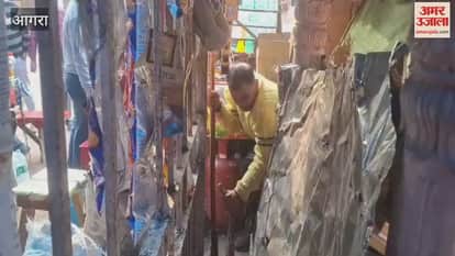 Python Spotted at Taj Mahal West Gate Tourists Panic