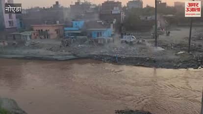 Red colored water in Hindon river discussed among local people in noida