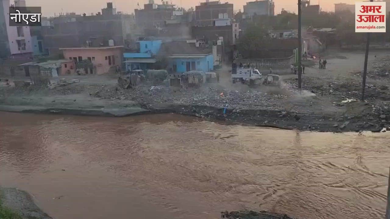 Red colored water in Hindon river discussed among local people in noida