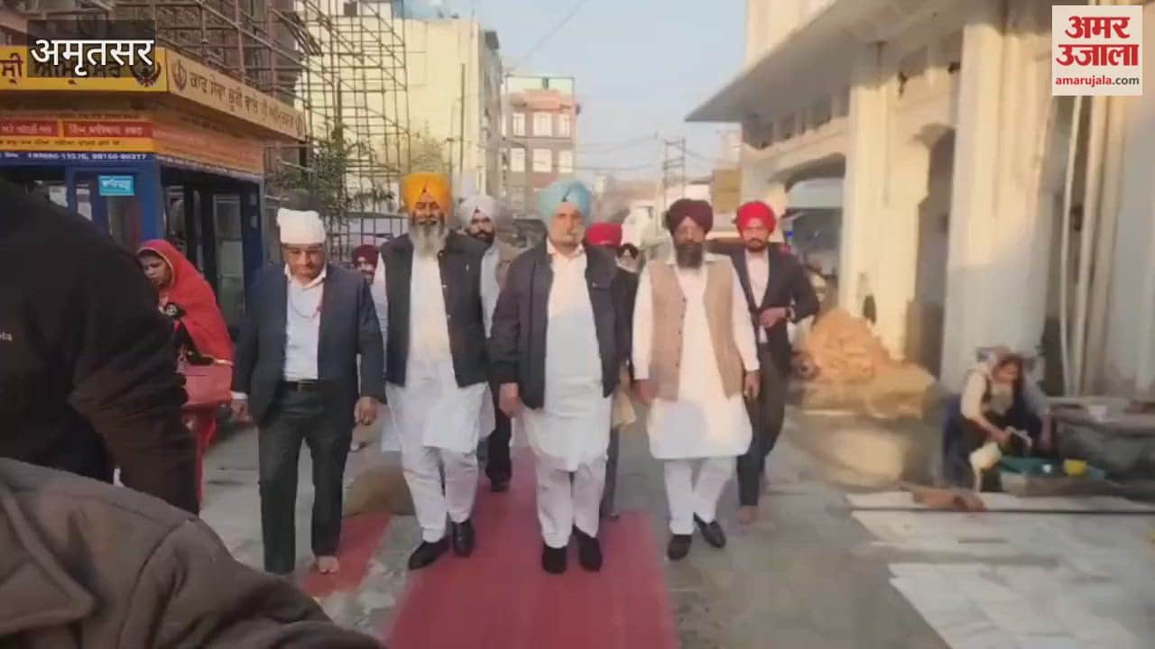 Congress MP Sukhjinder Randhawa reached Sri Akal Takht