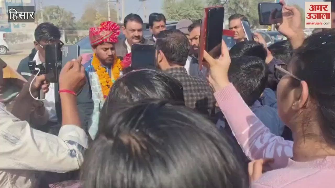 Silver medalist Sonakshi welcomed on her arrival in the village in Hisar