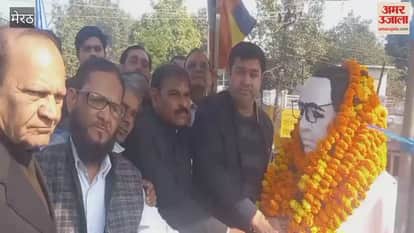 Meerut: On the death anniversary of Baba Saheb, Samajwadi Party and Congress workers offered garlands at his statue located on Western Kachahari Road