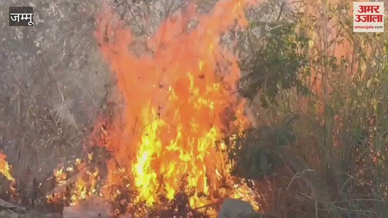 A sudden fire broke out on the tracks in Ghagwal, forcing the suspension of train services.