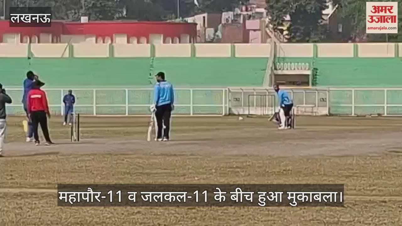 नगर निगम के क्रिकेट टूर्नामेंट में महापौर-11 व जलकल-11 के बीच हुआ मुकाबला