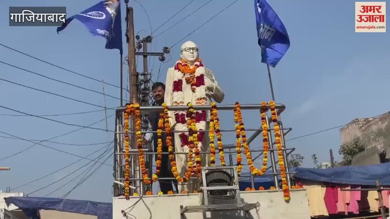 MLA Manju Shivach and Chairman Vinod Vaishali paid tribute in Modinagar on Parinirvan Day