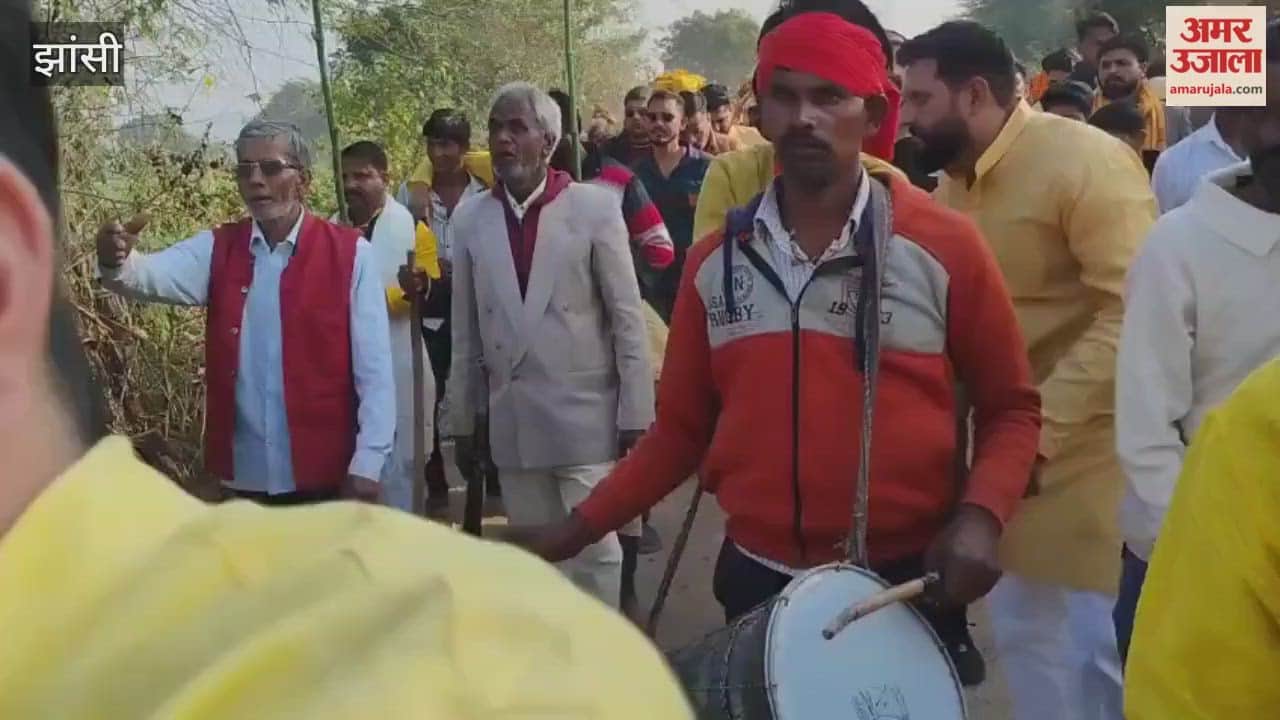 Jhansi: Shrimad Bhagwat Katha and Temple Pratishtha program started with a grand Kalash Yatra in Dedar.