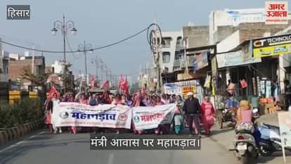 Protest to raise minimum wage to Rs 26,000