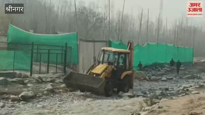 Demolition Drive Continues Kangan in  district Ganderbal, Officials remove illegal structures as part of sustained encroachment clearance campaign
