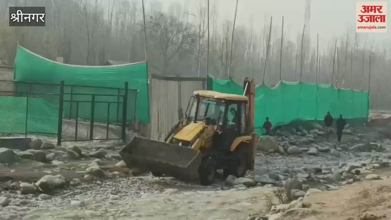 Demolition Drive Continues Kangan in  district Ganderbal, Officials remove illegal structures as part of sustained encroachment clearance campaign