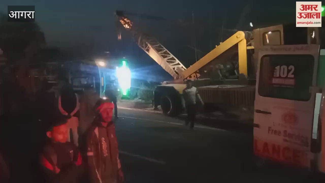 Bus overturned on Agra Jaipur Highway