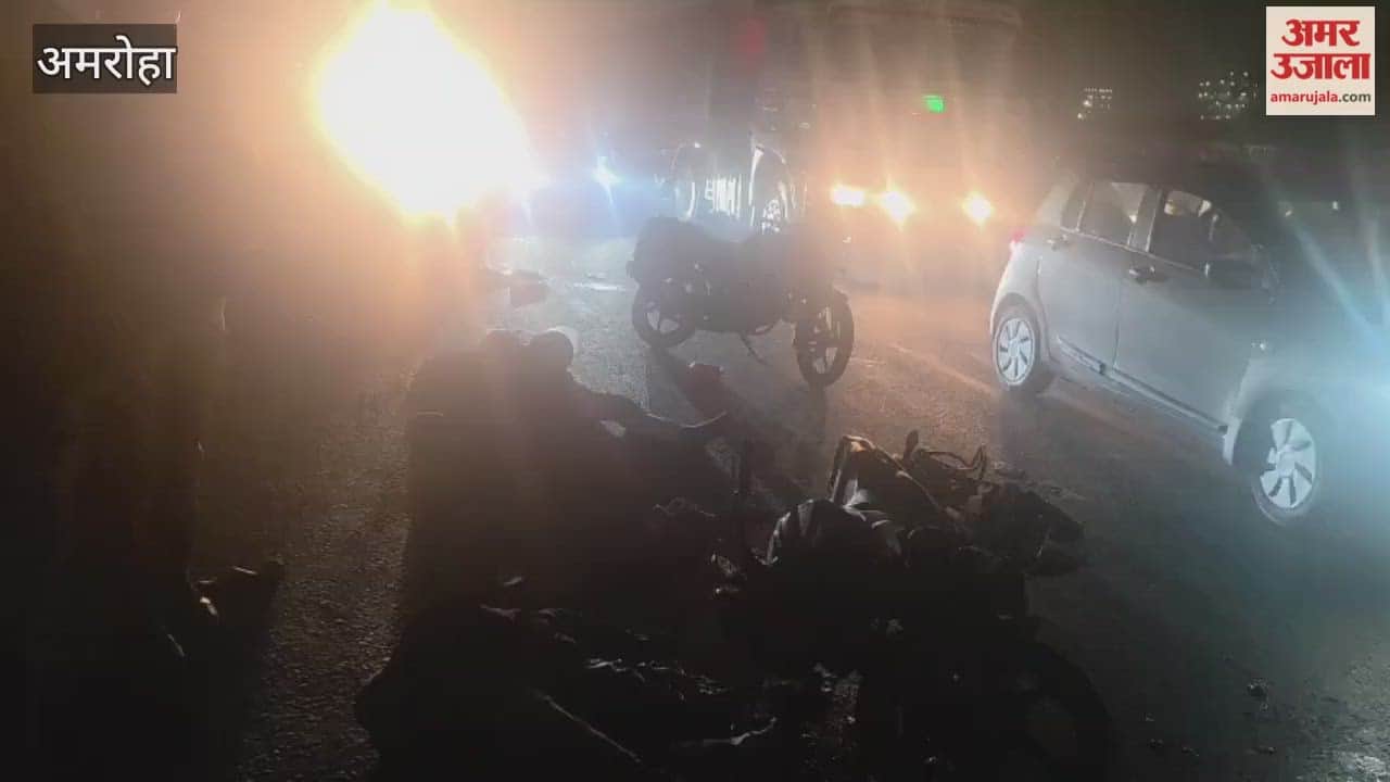 हाईवे पर ट्रक की टक्कर से बाइक सवार दो युवकों की मौत