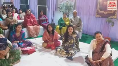 Devotees became emotional after listening to story of devotion of Prahlad and Dhruv