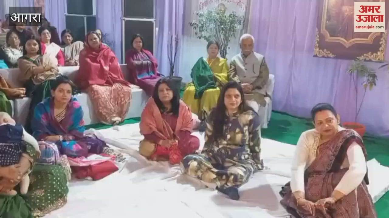 Devotees became emotional after listening to story of devotion of Prahlad and Dhruv
