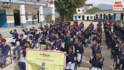 Srinagar: Renowned Kathak dancer Amrapali Bhandari presented a Kathak workshop-demonstration.