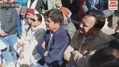 Godiyal said, the government is afraid of giving compensation by calling traditional buildings as raw