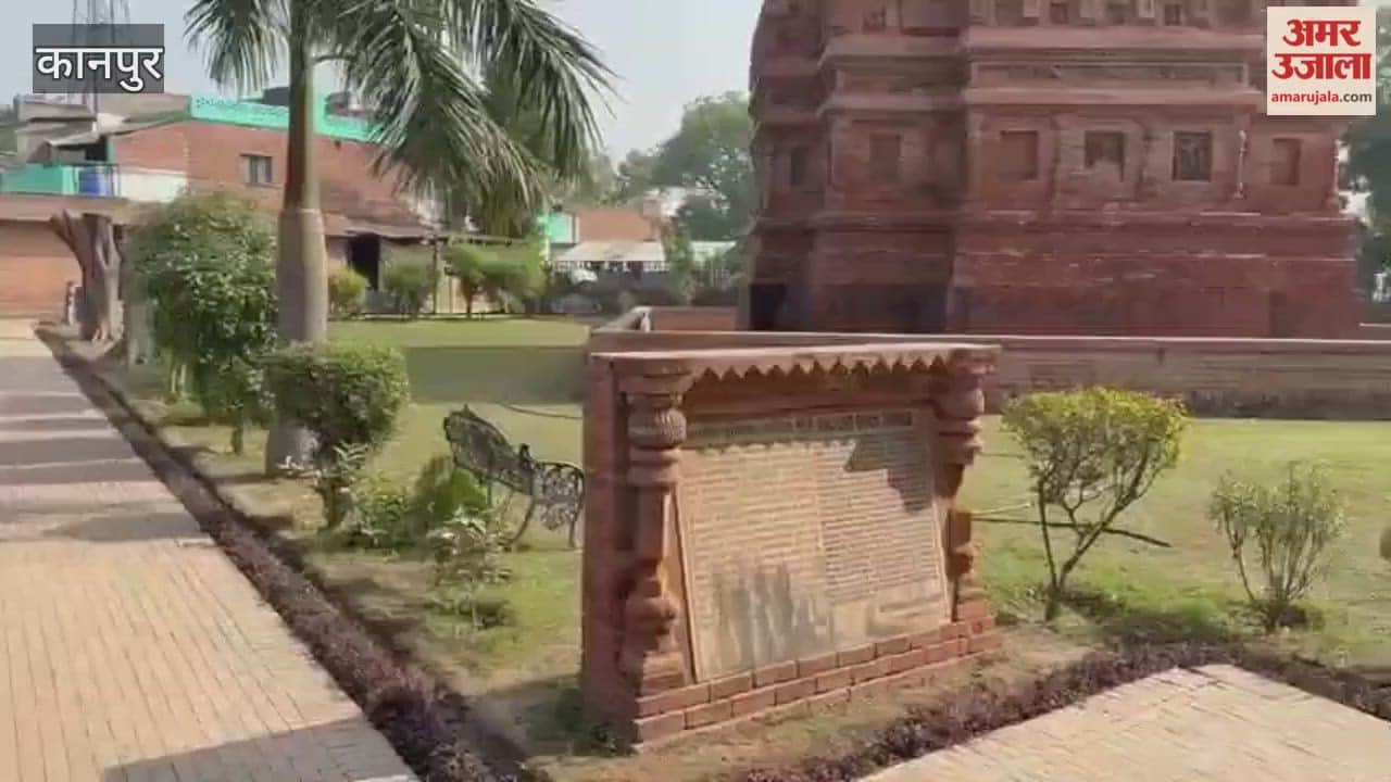 German tourists arrived in Bhitargaon and admired the unique construction after seeing the carvings of temple