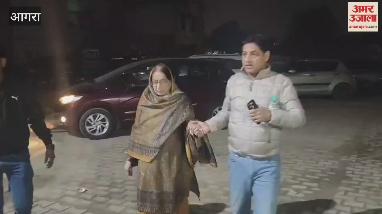 NRI woman robbed in Agra, stole four thousand dollar and passport