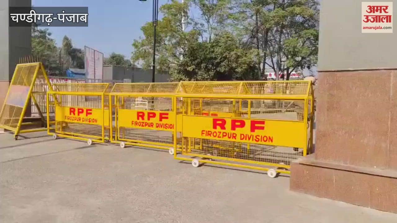 Police stopped farmers in Ferozepur by erecting barricades