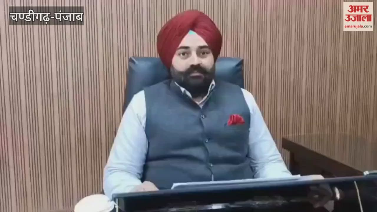 Arhtiyas illegally occupied the vegetable market in Ferozepur city, and an announcement was made to remove them.