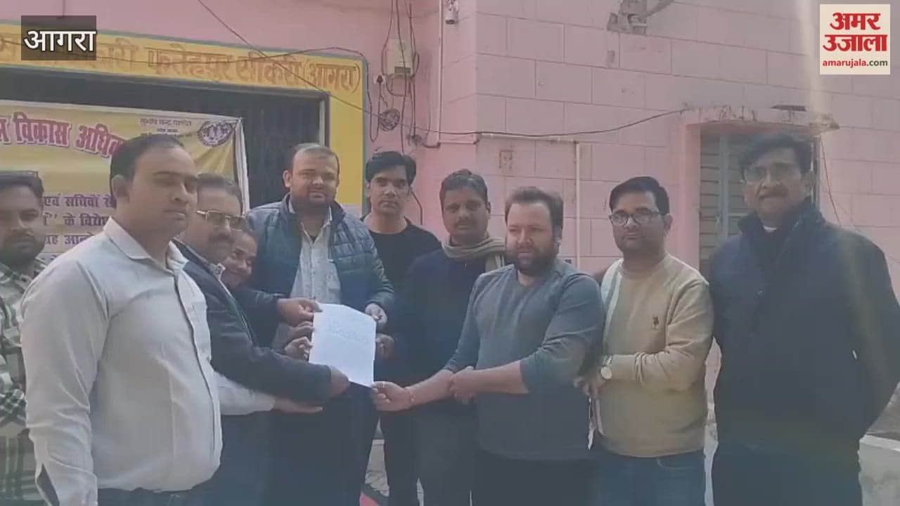 VDO Union Protests at Fatehpur Sikri Block Office