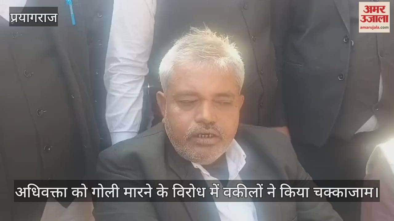 Lawyers staged a road blockade to protest the shooting of an advocate and insisted on calling the DCP to the spot.