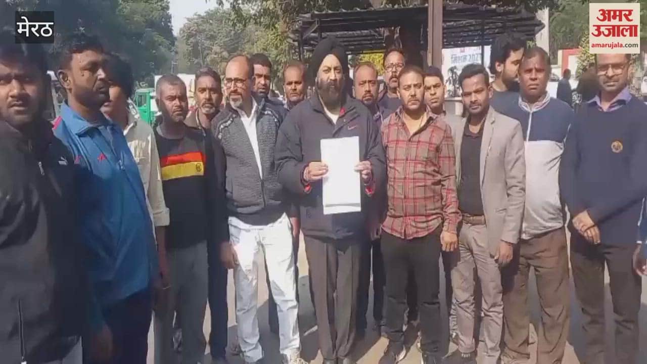 Meerut: Protest against removal of carts from Commissionerate intersection