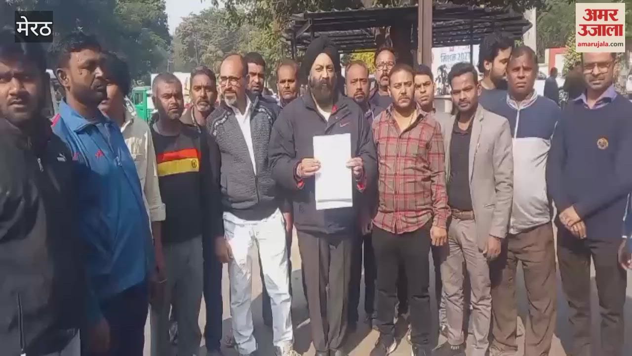 Meerut: Protest against removal of carts from Commissionerate intersection
