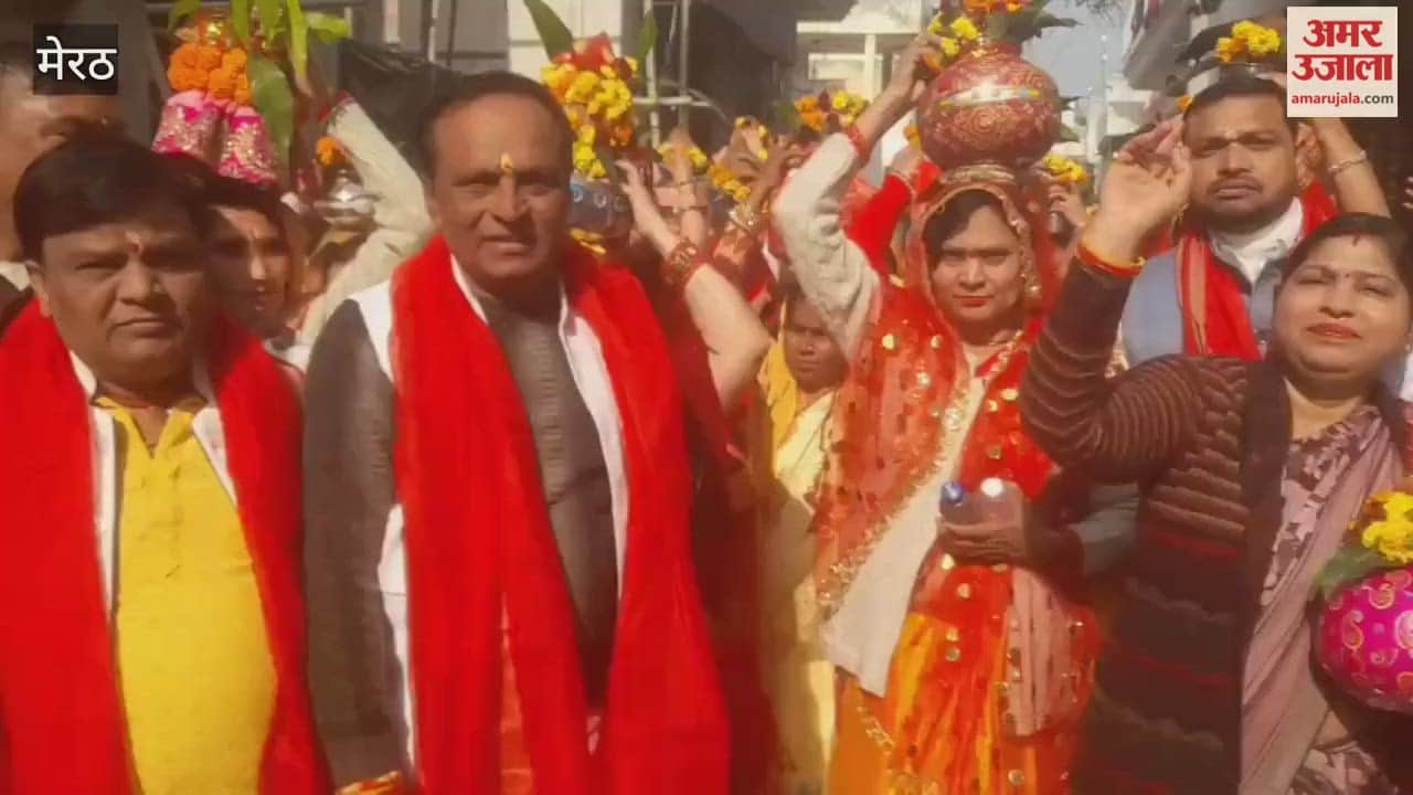 Meerut: A Kalash Yatra (procession) was taken out for the Shrimad Bhagwat Saptah Gyan Mahayagya organized in the park located in Chandralok Colony