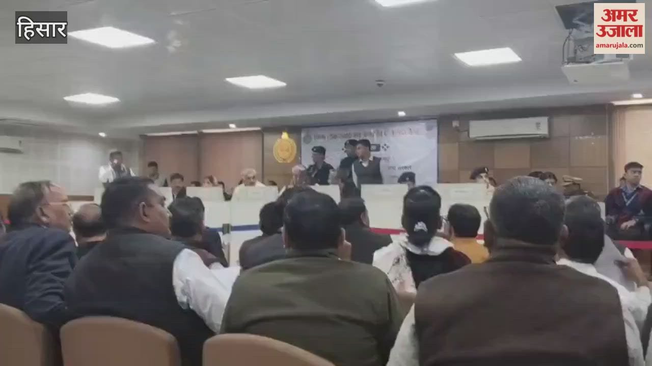 Hisar Mayor openly criticized officials in front of the minister, saying, "I called 20 times, but nothing happened."