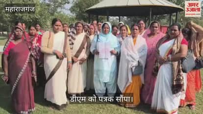 Asha workers submitted a memorandum to the DM.