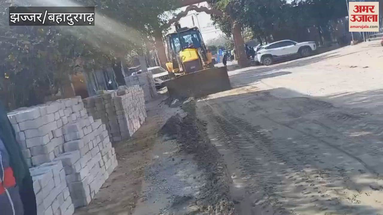 In Jhajjar, residents of Ward 17 stopped road construction work.